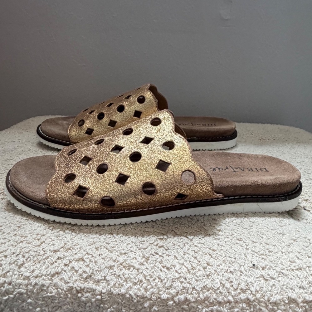 Diba True Qu Aint Metallic Gold Leather Cutout Slide Sandals Women's 8.5